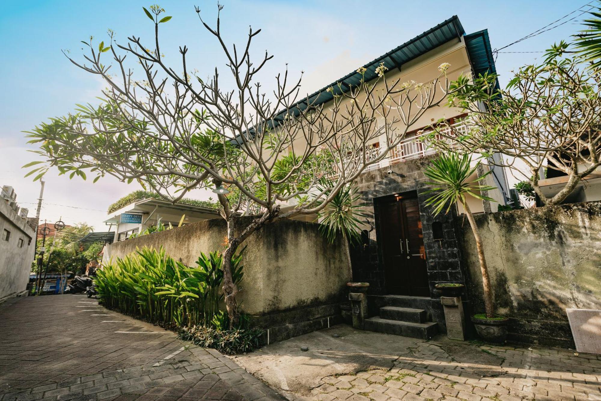 Happy Devi Guesthouse Canggu Exterior foto